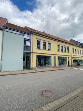 Entwicklungsfähiges Wohn- und Geschäftshaus in zentraler Lage, 66557 Illingen, Wohn- und Geschäftshaus