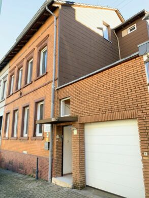 Teilsaniertes Mehrfamilienhaus mit 3 Wohnungen, bereits Teileigentum gebildet, 66292 Riegelsberg, Mehrfamilienhaus
