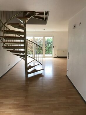 3-ZKB Maisonette-Wohnung, Terrasse + Stellplatz, sofort verfügbar, 66115 Saarbrücken, Maisonettewohnung