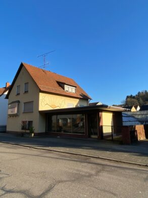 Freistehendes Haus + separate Wohnung, Garage und Grundstück, 66482 Zweibrücken / Oberauerbach, Zweifamilienhaus