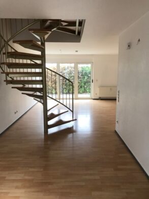 Renovierte 3-ZKB Maisonette-Wohnung mit Terrasse + Stellplatz, 66115 Saarbrücken, Maisonettewohnung