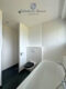 Großzügige Wohnung mit EBK, eigenem Eingang, Garten & 2 Stellplätzen - Bad mit Wanne und Dusche