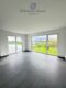 Neuwertiges Penthouse mit EBK + 3 Stellplätzen in Energie-Effizienzhaus - Wohn- und Essbereich