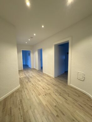 Helle renovierte 4-ZKB Wohnung mit Balkon in verkehrsgünstiger Lage, 66113 Saarbrücken / Malstatt, Etagenwohnung