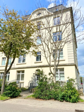 2 ZKB Wohnung mit EBK und Stellplatz, sanierter Altbau in St. Arnual, 66119 Saarbrücken / Sankt Arnual, Etagenwohnung