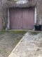 Hochwertig renovierte und möblierte 2-ZKB mit EBK, Terrasse + Garage - Garage mit Stellplatz davor
