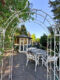 Gepflegtes 2-3 Familienhaus mit Garten + Garage, sofort verfügbar - Terrasse mit Pavillon