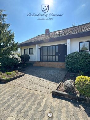 Großzügiges 1-FH + ELW, freistehend mit 2 Garagen, Kamin + Wintergarten, 66292 Riegelsberg, Einfamilienhaus