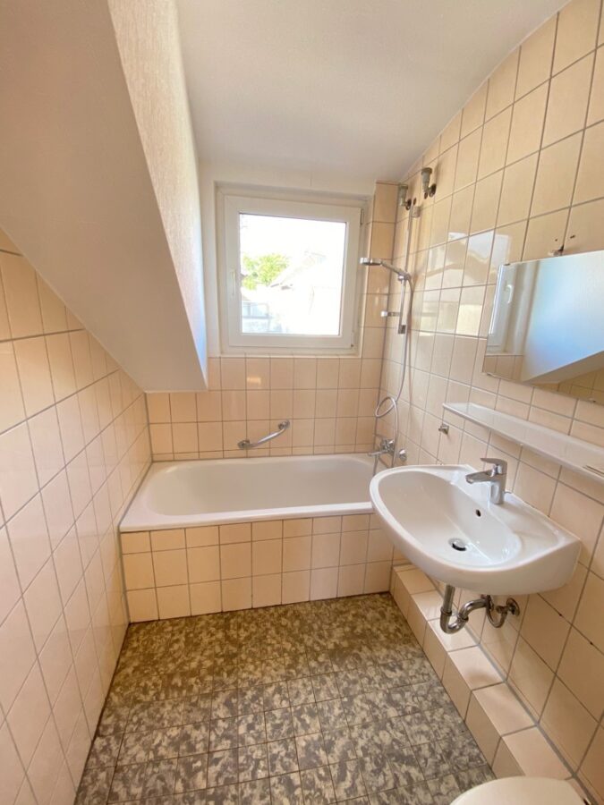 Helle, renovierte 2 ZKB Wohnung mit Balkon - Photo 3