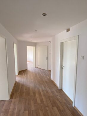 Helle renovierte 4-ZKB Wohnung in verkehrsgünstiger Lage, 66113 Saarbrücken / Malstatt, Etagenwohnung