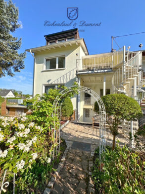 Gepflegtes 2-3 Familienhaus mit Garten + Garage, sofort verfügbar, 66773 Schwalbach, Zweifamilienhaus