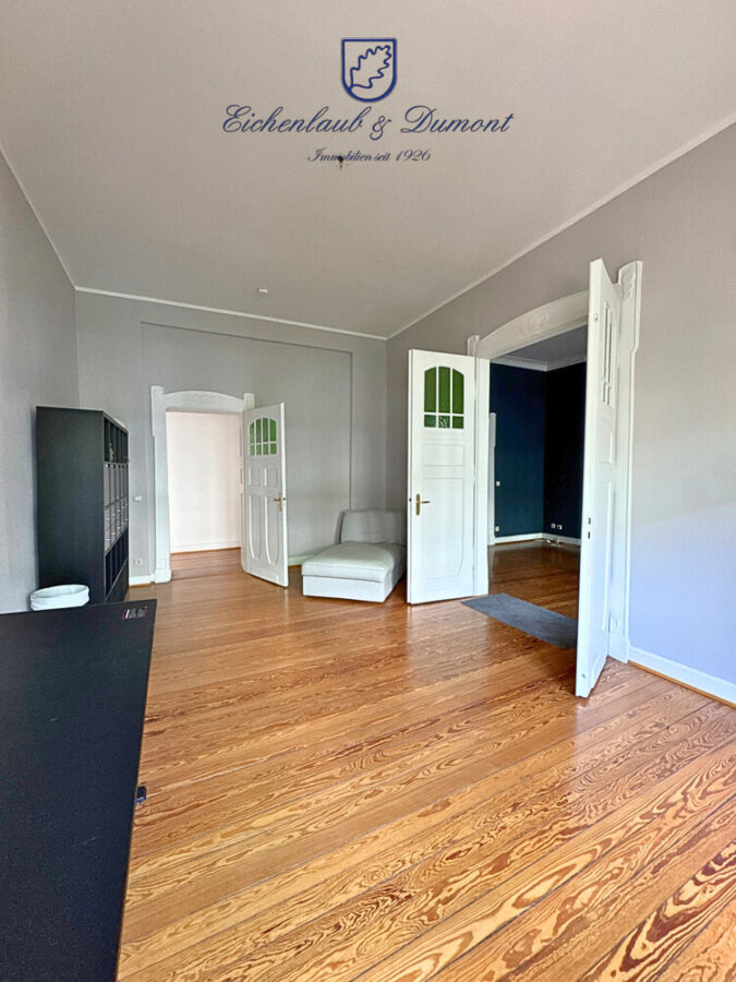 Renovierte Altbauwohnung mit Balkon in zentraler City-Lage - Photo 2