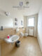 Bestens vermietetes Wohn- + Geschäftshaus mit Garagenpark in Top-Lage und -Zustand - Toilette 1 1.OG